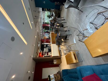 Ambjent biznesi me qera ne Yzberisht ne rruge kryesore