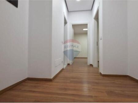 Zyrë - Për Shitje - Sheshi Karl Topia, Tiranë(ID: 530221066-252)