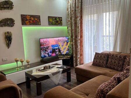 JEPET APARTAMENT 3+1+BLK ME QERA TE KOM.KONTAKT, ISH PARKU 95.000 LEKE