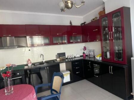 Jepet Apartment me qera 2+1, ID 13902