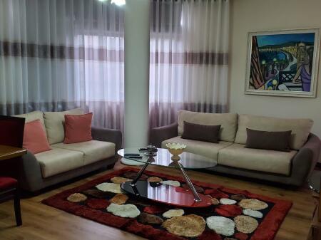 📌 Apartament me Qira – 2+1  Rruga Manol Konomi, Pazari i Ri