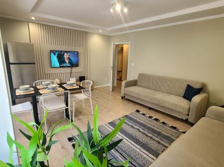 🏢Qender,Rr.Çameria prane Tregut Çam jepet me qera apartament 1+1,i mobiluar 75,000Leke
