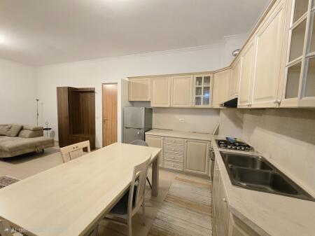Apartament 2+1 me Qira Prane Pazarit te Ri