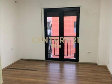 AMBIENT ME QIRA 4+1+2 NE KOMPLEKSIN "GREEN CITY" !