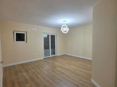 Apartament 2+1 per shitje ne Laprake, Pallatet Karavan