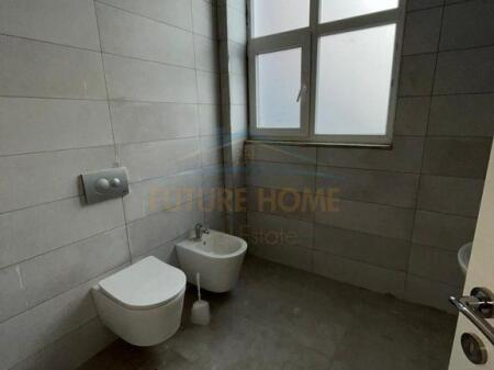 Shitet, Apartament 2+1+2, Kompleksi Henke, Tiranë.