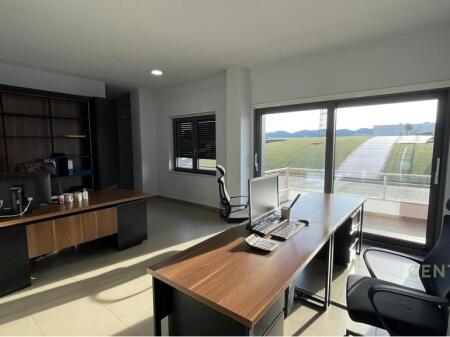 Jepet me qira ambient per zyra tek Zogu i Zi! 1,000 € /Muaj Sip. Totale  86m2