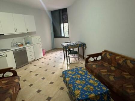 Jepet Apartment me qera 3+1, Id 13896