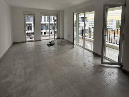 Jepet Me Qera Apartament 2+1+2 Per Banim ose Zyra tek 5 Maji