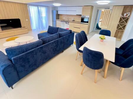 Jepet apartament 2+1,afer british scholl ,kodra e diellit,1400 euro me post parkimi