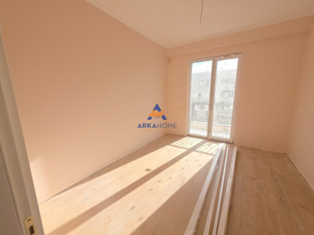 JEPET ME QERA APARTAMENT •2+1 +2 TUALETE" KOMUNA PARISIT ,PERBALL KOMPLEKSIT KIKA "1100 EURO