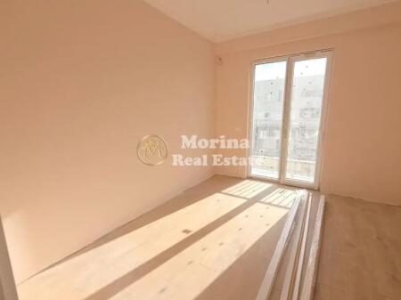 Affitto Appartamento 2+1+Balcone, e Posto Auto, Comune di Parigi, 1100 Euro/mese.