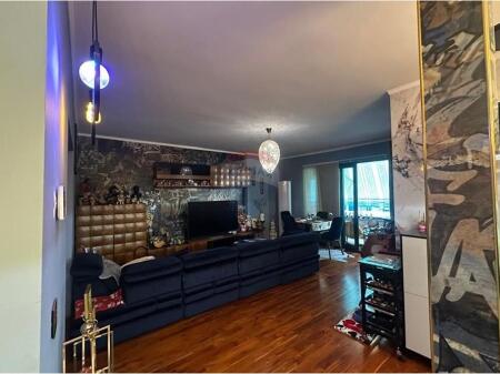 Vendesi in vendita Appartamento 1+1 90 m², 6° piano con ascensore