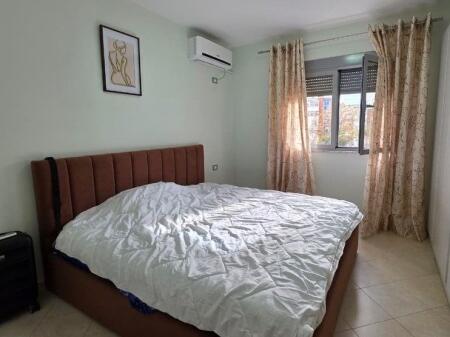 Shitet, Apartament 1+1, Oxhaku , Tiranë