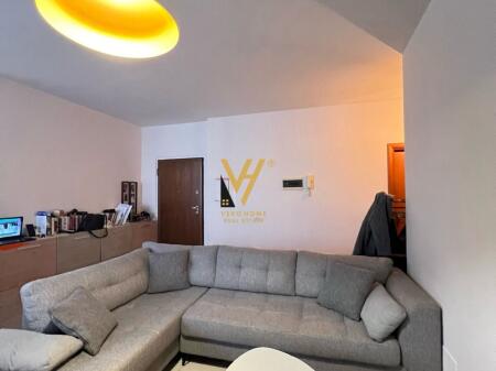 JEPET APARTAMENT 2+1+2+BLK ME QIRA TE RRUGA MARKO BOCARI 90.000 LEKE