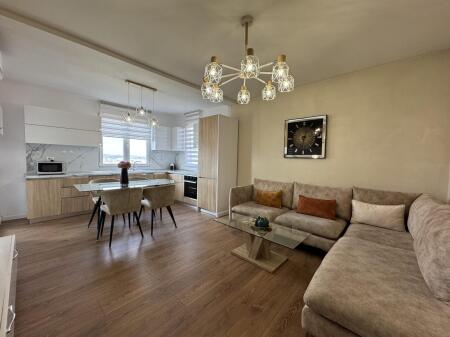 Appartamento duplex in vendita vicino a Petro Nini!
