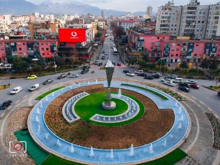 Zogu Zi. Jepet Me Qira Ambjent Zyrash. 266 M2