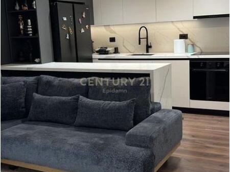 BULEVARDI I RI – SHITET APARTAMENT 2+1+2 ME POST PARKIMI (Kompleksi Marga)