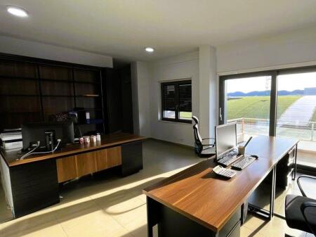 Jepet me qira ambient per zyra tek Zogu i Zi !