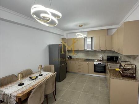 Jepet me qira apartament 3+1 +2 tualete , në Durrës, pranë stacionit të trenit.