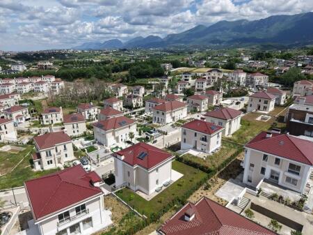 ESCLUSIVO e OCCASIONE PER TEMPO LIMITATO! VENDIAMO VILLA NELLA RESIDENZA COLLINA VERDE - TEG!