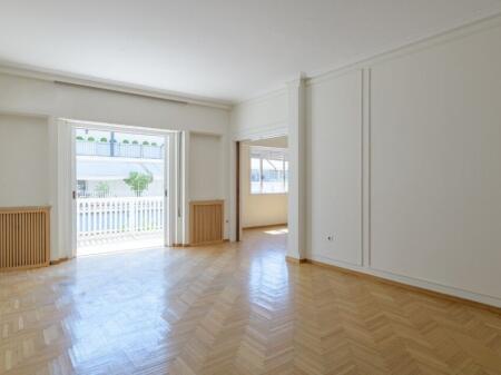 Zyre Me Qera Tek Komuna e Parisit (ID BZ2757) Tirane