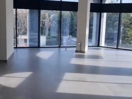 ZYRE ME QERA 177 M2 ISH FUSHA E AVIACIONIT 2150 EURO