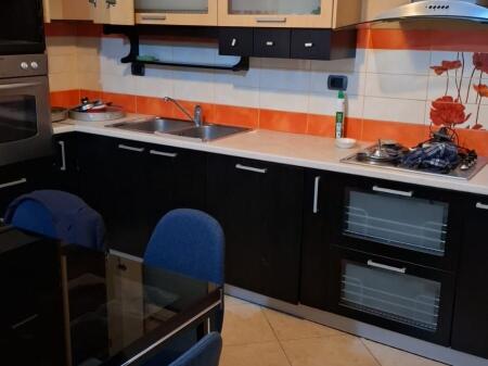 🏢Pak minuta larg Selvise,Rruga Siri Kodra jepet me qera apartament 2+1, i mobiluar 70,000Leke