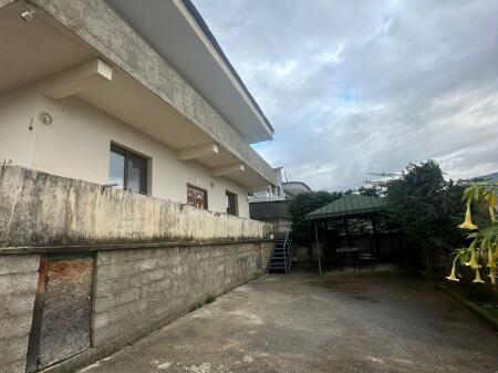 Vendesi in vendita a due piani a Babrru