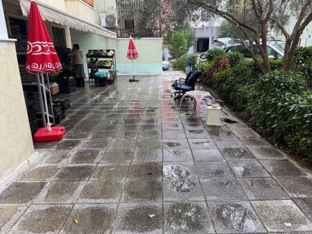 Shop for rent 90 m² at the Botanical Garden, Tirana