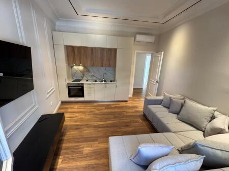 Jepet me qira apartament luksoz 2+1 në qendër të Durrësit