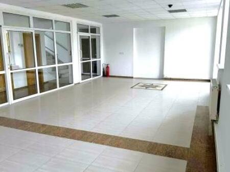 Zyre Me Qera Tek Blloku (ID BZ2463) Tirane.