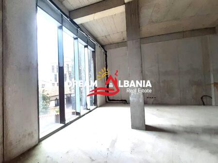 Zyre me qera ne rrugen e Barrikadave, prane gjimnazit Sami Frasheri, Tirane (ID 42611013)