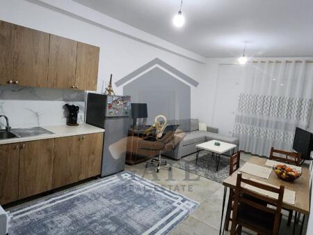 Jepet me qira apartament 2+1 – Kati 2, pallat i ri me ashensor, pranë Spitalit