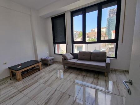 Locale per ufficio in affitto 2+1+2 – Ali Demi, Tirana 650 €| mese!