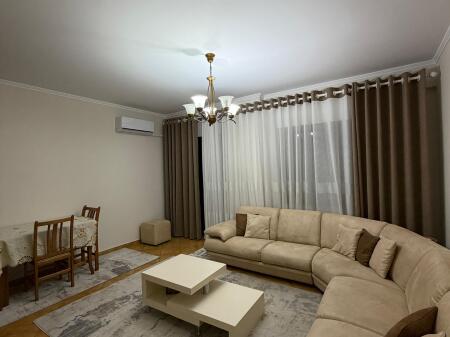Apartament 2+1 per qera te Komuna e Parisit