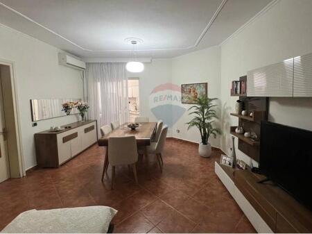 Apartament - Për Shitje - Komuna e Parisit, Tiranë ID: 530191068-89