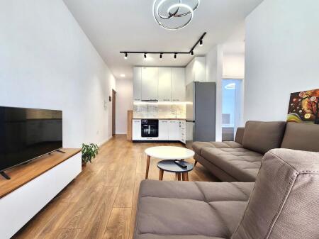 SUPER APARTAMENT NEW Hera e Pare me Qira: 2+1 & Ballkon || (📍Pazari i ri Qendër - Rr.Beqir lugo) || 79.500 lekë || 100% e Re✨