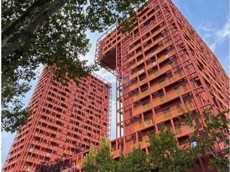 Ambjent me qira 320m2 tek Tirana Garden Building