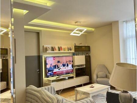 Disponiamo di un appartamento 2+1+2 in vendita, nel Complesso "Kika 2", Comune di Parigi, Tirana.