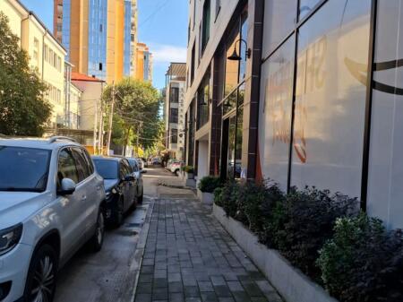 Jepet me qira ambient zyre 98 m² pranë Qendrës Toptani