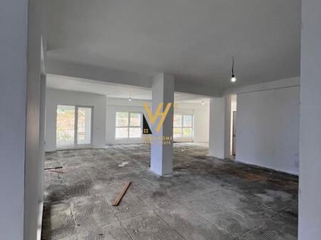 LOCALE COMMERCIALE 216 M2 IN AFFITTO A RESIDENCA KAIMI 3.000 EURO