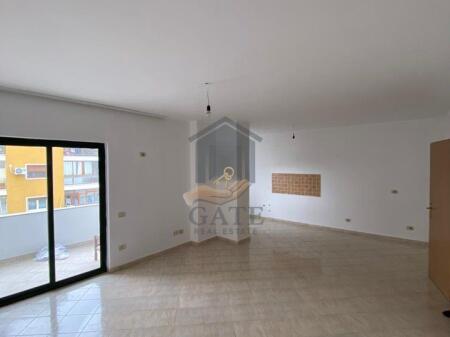 🏡 Shitet Apartament 2+1+2 në zonën e Markatës – Pallat i ri, kat i 9-të, me ashensor.