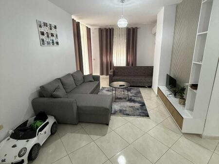 🏢Ne zonen e Astirit,Kompleksi Fratari jepet me qera apartament 2+1+2+post parkimi,i mobiluar.550Euro