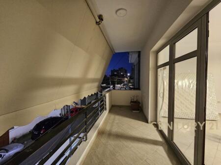 Shitet apartament 2+1 me kuzhinë të veçuar, zona “Shkolla e Kuqe” – Rruga Bardhyl, Tiranë.