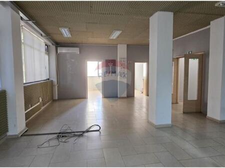 Ofrohet me qira ambient biznesi