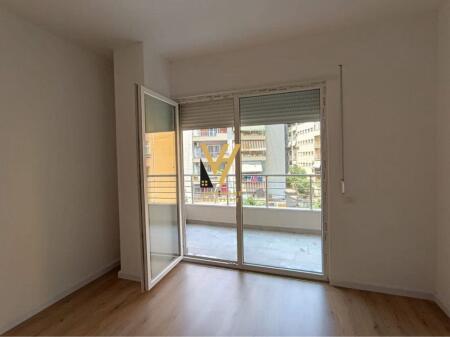 JEPET ZYRE 60 M2 ME QIRA TE KOMUNA E PARISIT 600 EURO