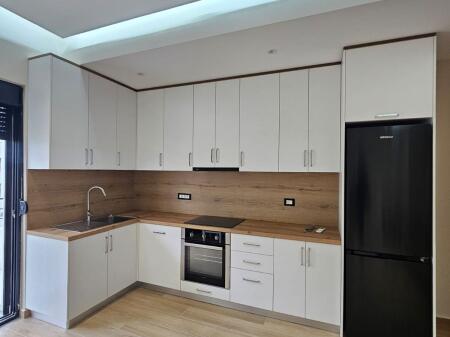 JEPET ME QERA APARTAMENT 1+1 – KISHA AMERIKANE, KËNETË