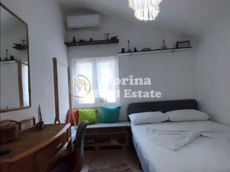 Qera , Garsoniere , Shkolla e Bashkuar , 300 euro/muaj