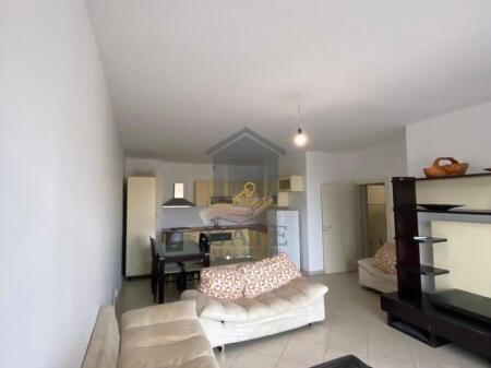 Apartament 1+1 me qira – Zona Stacioni i Trenit.
